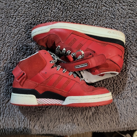 US10 08 Vintage adidas Forum HI NBA Chicago Bulls Collaboration Model Bash